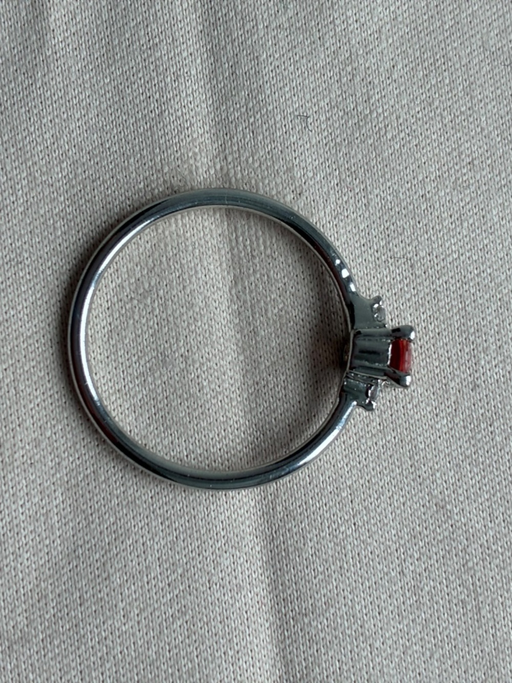 Delicate silver ring featuring a tourmaline - Picture 3 of 4